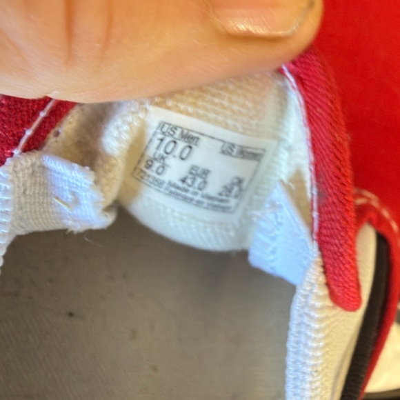 VANS men’s black and red checkerboard print shoe excellent condition size 10 - Picture 3 of 9